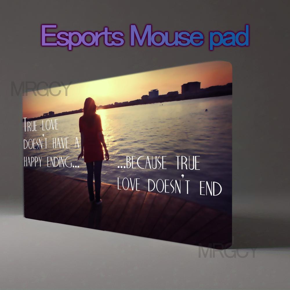 Pc Gaming Quotes - 大型ロマンチックな美的ゲーミングマウスパッドベース海日没桟橋少女のシルエット愛の言葉センチメントグラフィックpcアクセサリー